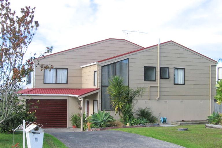Photo of property in 9 Ngatira Place, Snells Beach, 0920