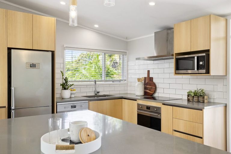 Photo of property in 4 Gladys Avenue, Glenfield, Auckland, 0629