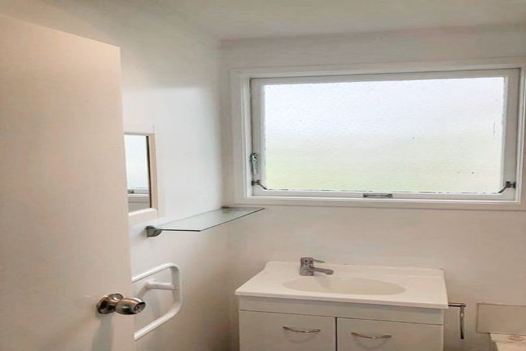 Photo of property in 35 Takapu Street, Henderson, Auckland, 0612