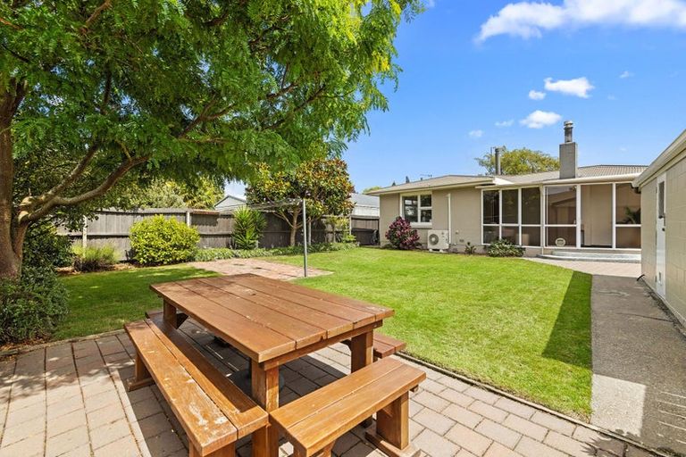 Photo of property in 8 Chedworth Avenue, Bishopdale, Christchurch, 8053