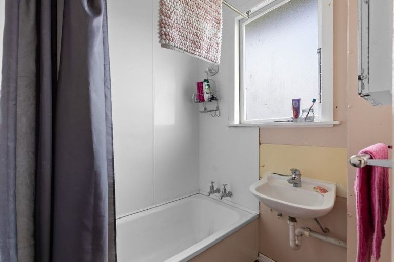 Photo of property in 3 Renfrew Place, Highbury, Palmerston North, 4412