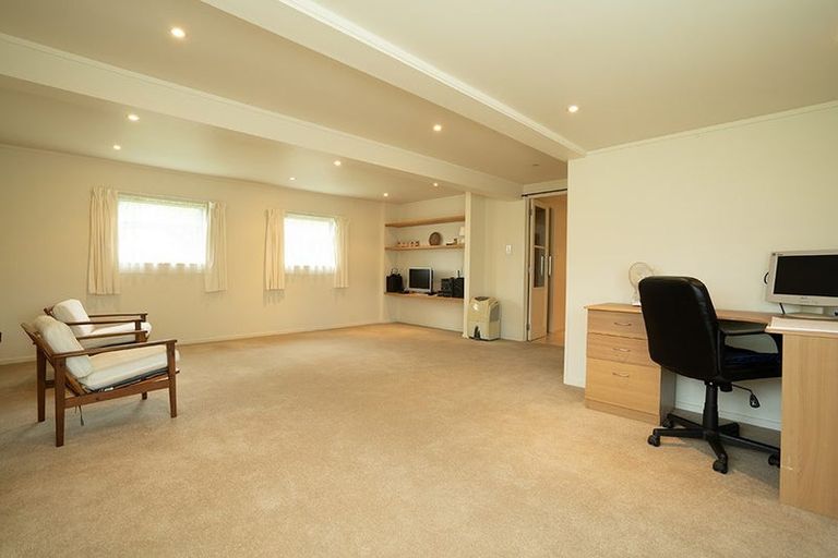 Photo of property in 18 Lavelle Road, Henderson, Auckland, 0612