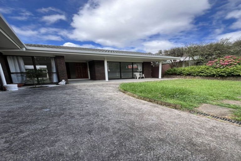 Photo of property in 16 Loloma Drive, Half Moon Bay, Auckland, 2012