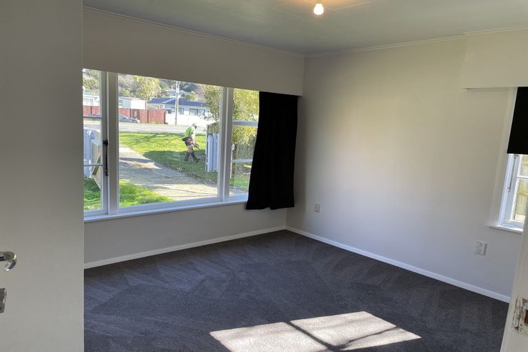 Photo of property in 60 Wainuiomata Road, Wainuiomata, Lower Hutt, 5014