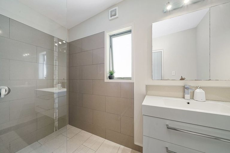 Photo of property in 34 Arahiwi Grove, Tirohanga, Lower Hutt, 5010