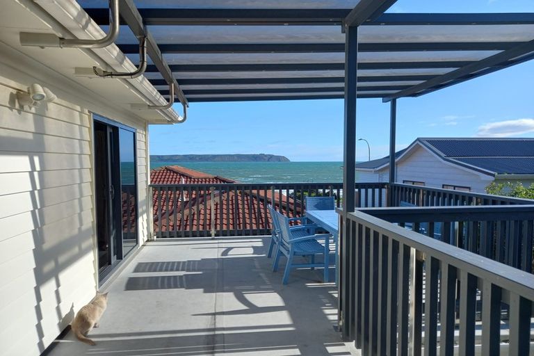 Photo of property in 8a Beach Road, Titahi Bay, Porirua, 5022