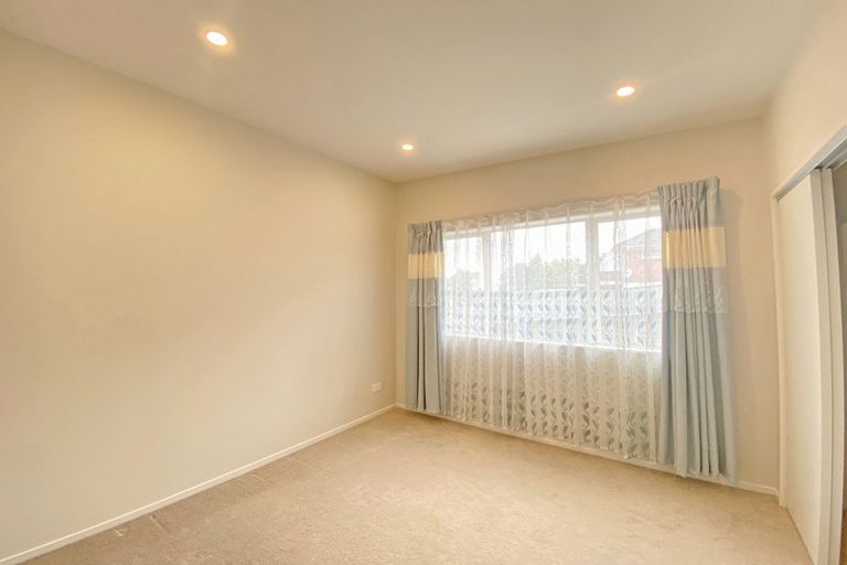 Photo of property in 109 Reeves Road, Pakuranga Heights, Auckland, 2010