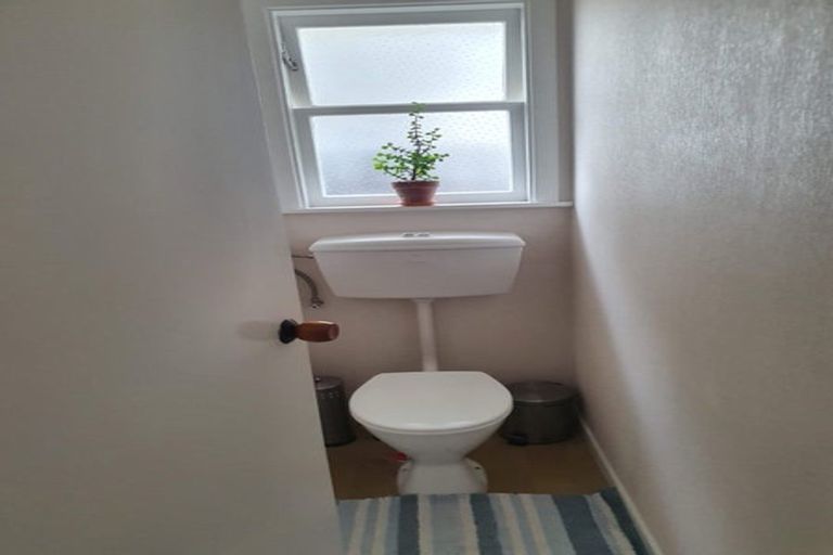 Photo of property in 1 Holmes Grove, Naenae, Lower Hutt, 5011