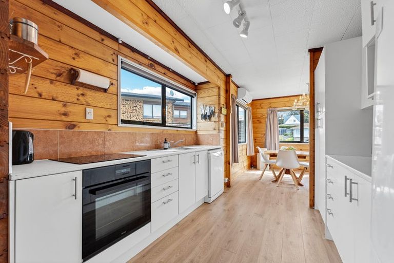 Photo of property in 69 Spence Road, Henderson, Auckland, 0612