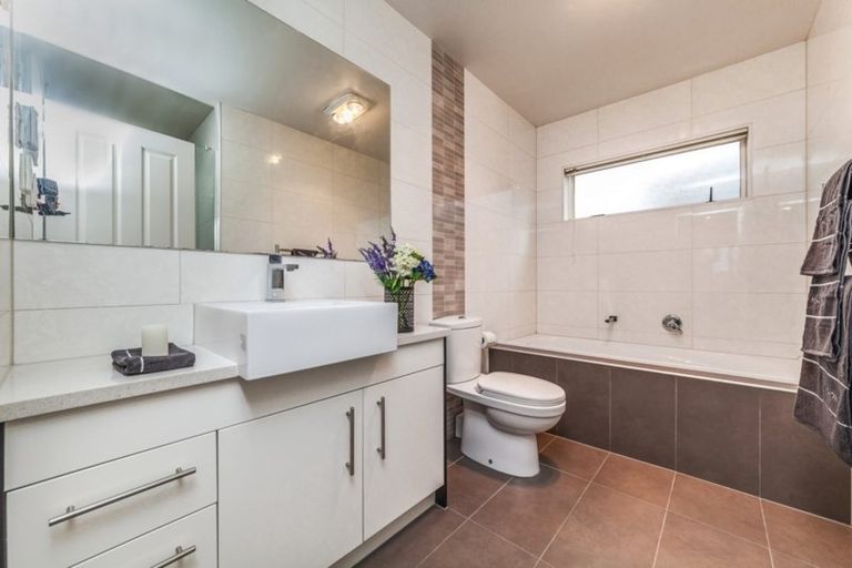 Photo of property in 41 Terrasini Drive, Flat Bush, Auckland, 2019