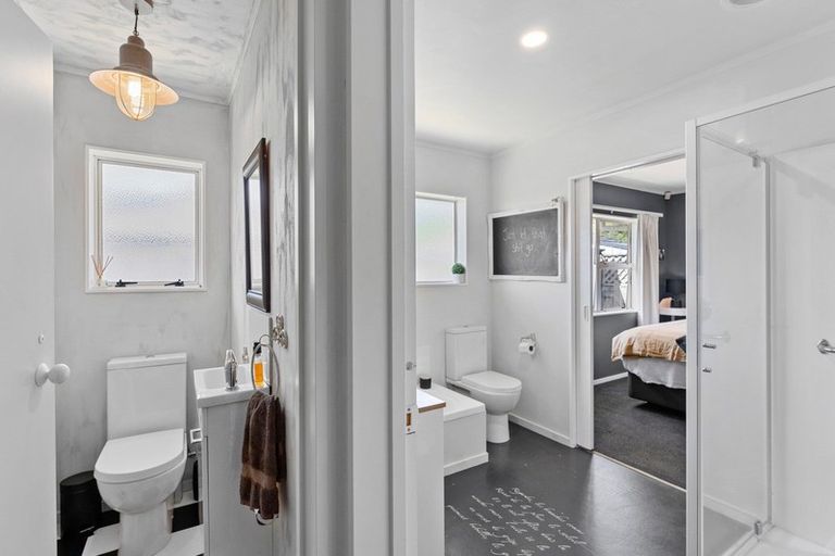 Photo of property in 5a Hemi Street, Waikanae, 5036