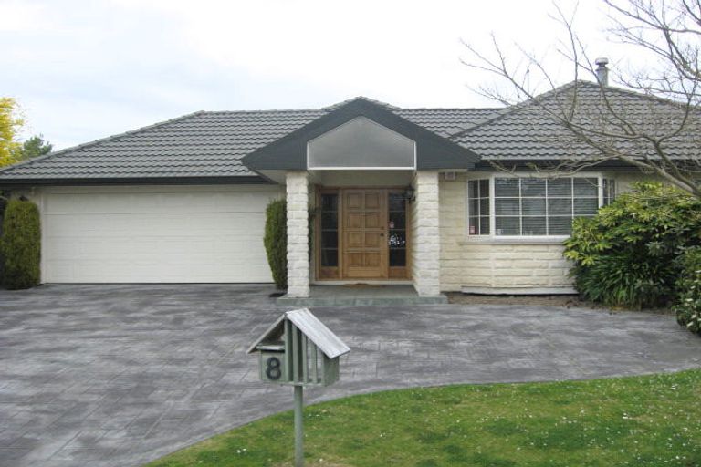 Photo of property in 8 Thornwood Place, Redwood, Christchurch, 8051