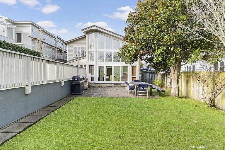 Photo of property in 17 Raine Street, Karori, Wellington, 6012