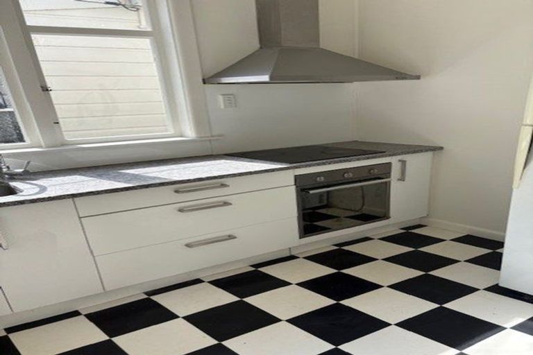 Photo of property in 211 Grant Road, Thorndon, Wellington, 6011