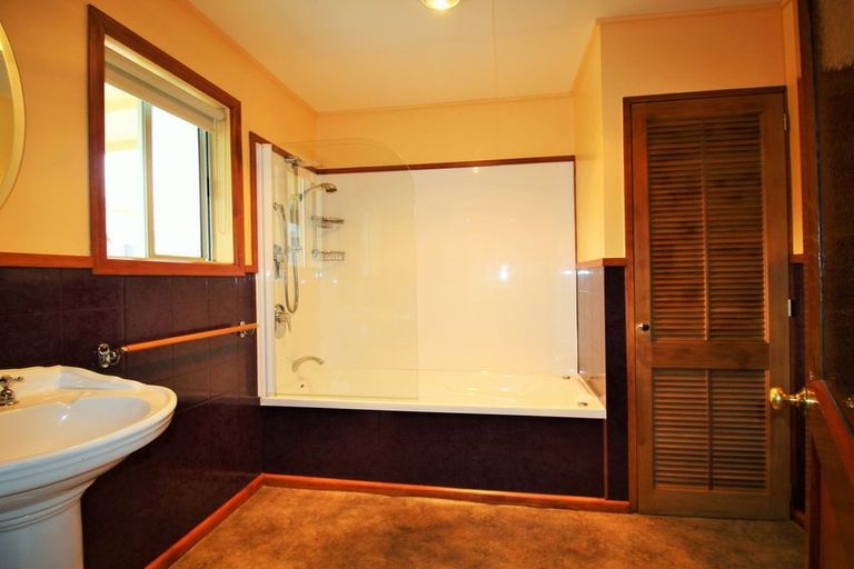 Photo of property in 17 Towey Street, Holmes Hill, Oamaru, 9401