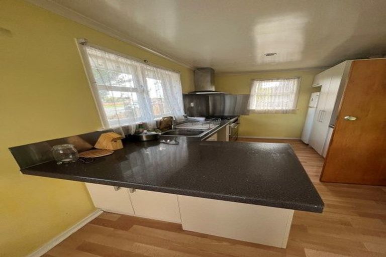 Photo of property in 120 Northcote Road, Northcote, Christchurch, 8052