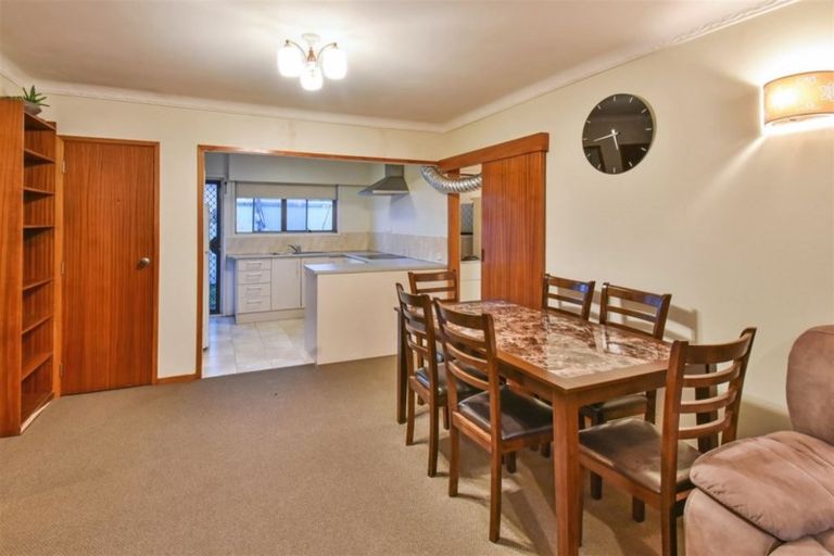 Photo of property in 2/215 Shirley Road, Papatoetoe, Auckland, 2025