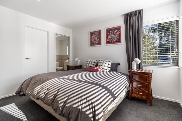 Photo of property in 13 Beaudine Avenue, Glenfield, Auckland, 0629