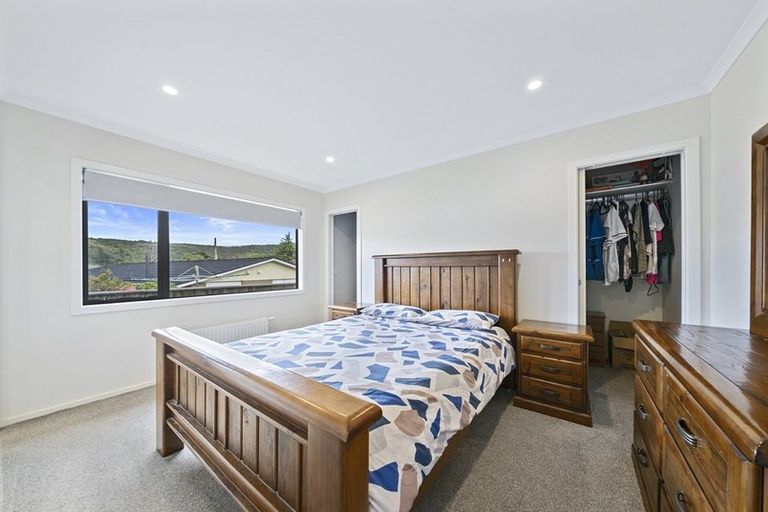 Photo of property in 11 Henrietta Maxwell Grove, Wainuiomata, Lower Hutt, 5014