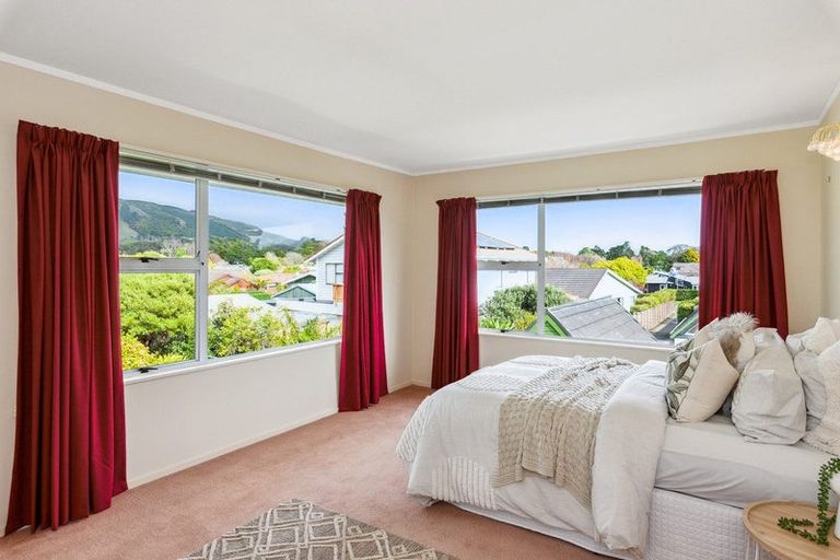 Photo of property in 3a Iti Grove, Waikanae, 5036
