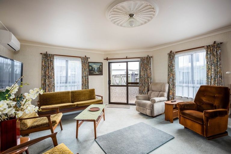 Photo of property in 14 Sackville Street, Fitzroy, New Plymouth, 4312