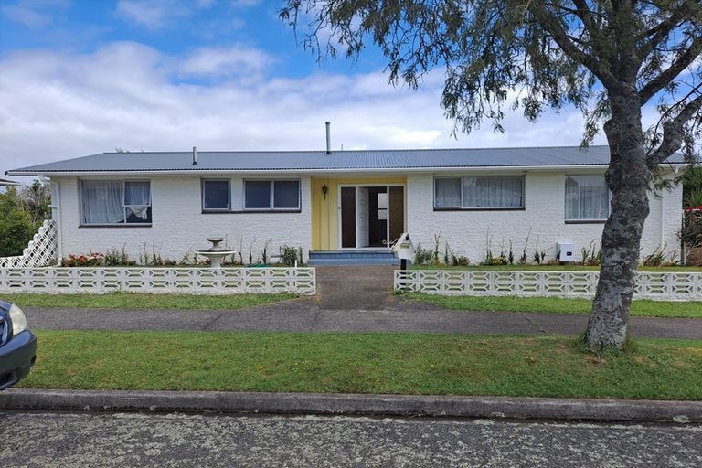 Photo of property in 56 Nevada Drive, Merrilands, New Plymouth, 4312