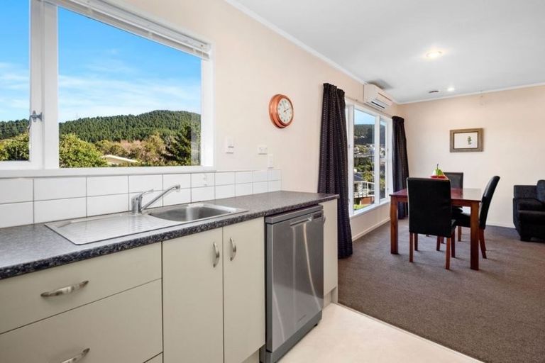 Photo of property in 14a Zande Terrace, Tawa, Wellington, 5028