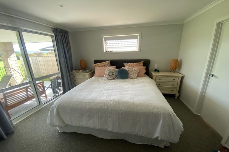 Photo of property in 28 Richardson Road, Omokoroa, 3114