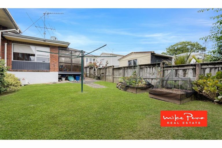 Photo of property in 2/41 Mason Street, New Lynn, Auckland, 0600