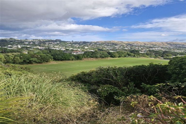 Photo of property in 104 Stewart Drive, Newlands, Wellington, 6037