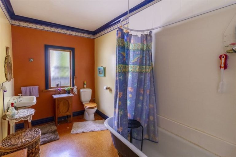 Photo of property in 124 Shakespeare Road, Bluff Hill, Napier, 4110