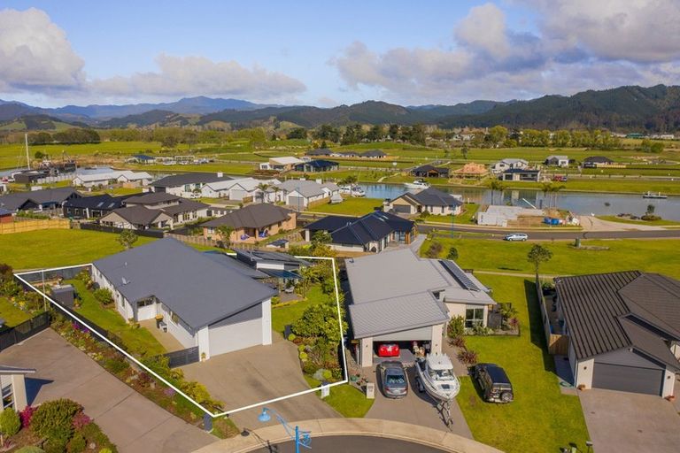 Photo of property in 20 Roseberry Place, Whitianga, 3510