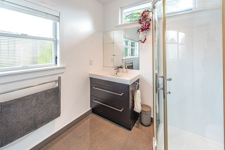 Photo of property in 16 Oakland Avenue, Saint Johns Hill, Whanganui, 4500