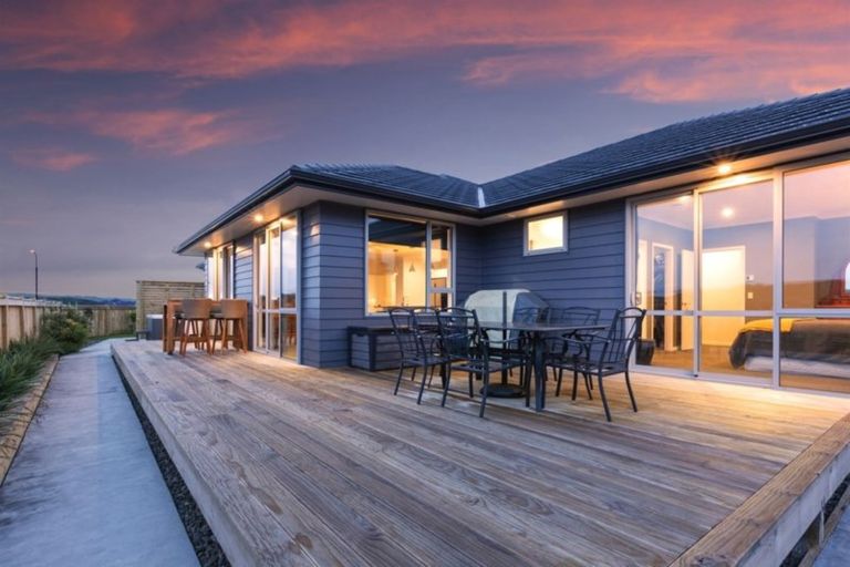 Photo of property in 12 Frances Brown Avenue, Aotea, Porirua, 5024