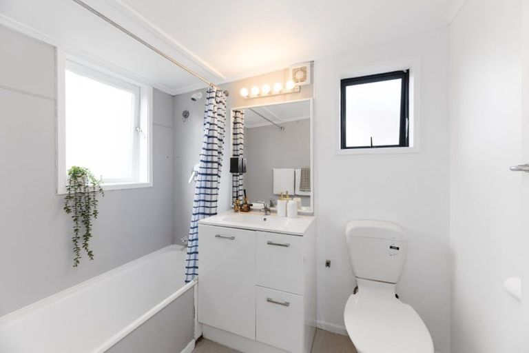 Photo of property in 10a Lewis Street, Blockhouse Bay, Auckland, 0600
