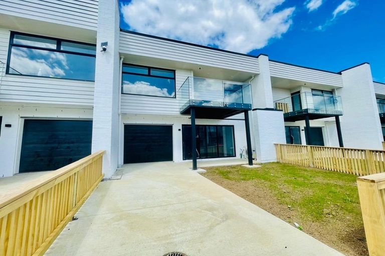 Photo of property in 76 Kauri Heart Avenue, Takanini, 2112