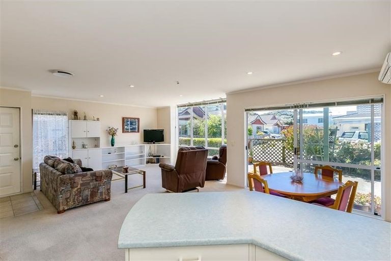 Photo of property in 10 Macalister Place, Miramar, Wellington, 6022