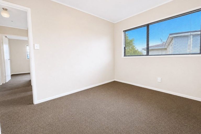 Photo of property in 2/25 Melleray Place, Randwick Park, Auckland, 2105