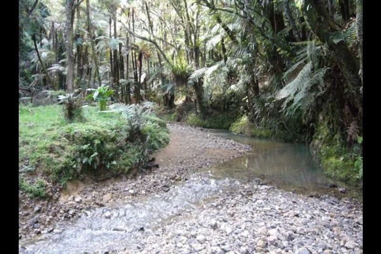 Photo of property in 114 Hay Road, Helena Bay, Hikurangi, 0184