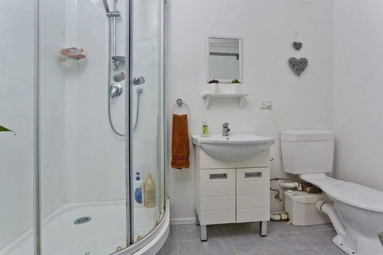 Photo of property in 2/38 Birkdale Road, Birkdale, Auckland, 0626