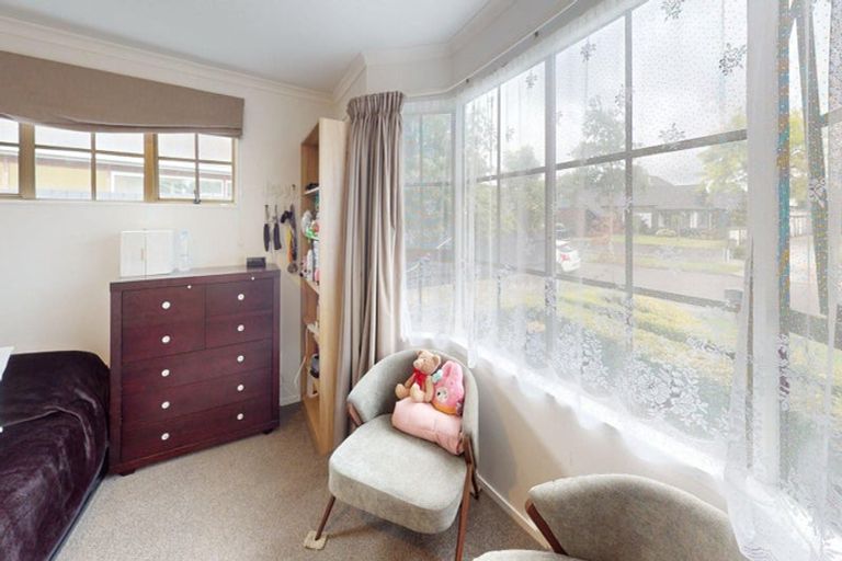 Photo of property in 12 Grange Place, Milson, Palmerston North, 4414