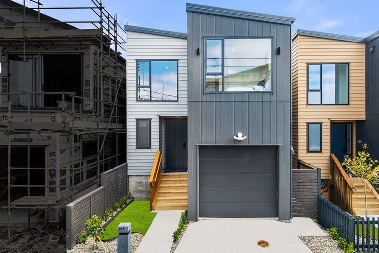 Photo of property in 102b Te Oneroa Way, Long Bay, Auckland, 0630