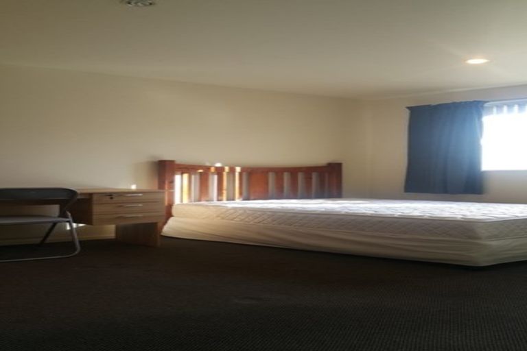 Photo of property in 100 Rattray Street, Riccarton, Christchurch, 8041