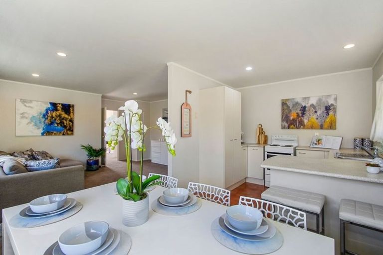 Photo of property in 19 Liddesdale Place, Papakura, 2110