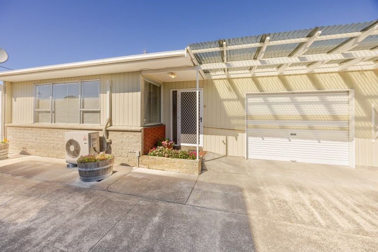 Photo of property in 2/17 Bowling Road, Greenmeadows, Napier, 4112