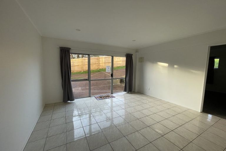 Photo of property in 34 Kingsclere Place, Goodwood Heights, Auckland, 2105