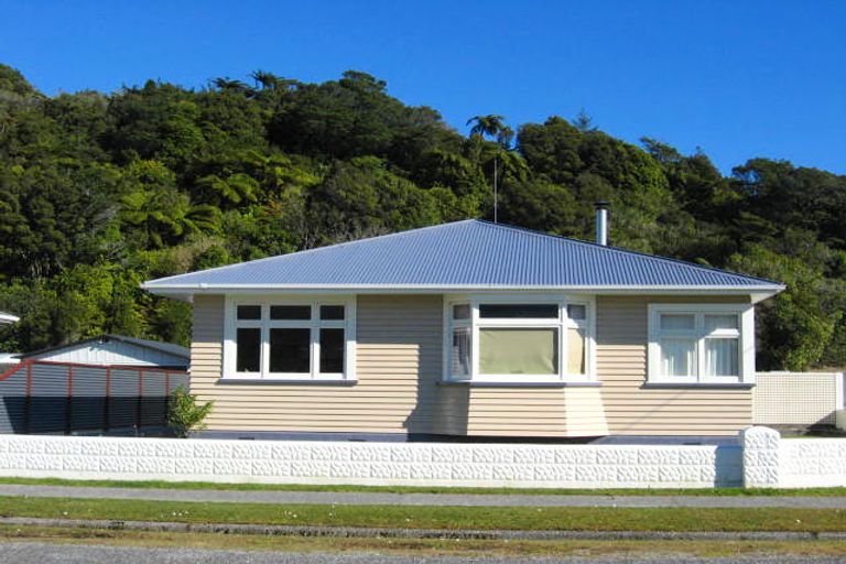 Photo of property in 72 Marlborough Street, Greymouth, 7805
