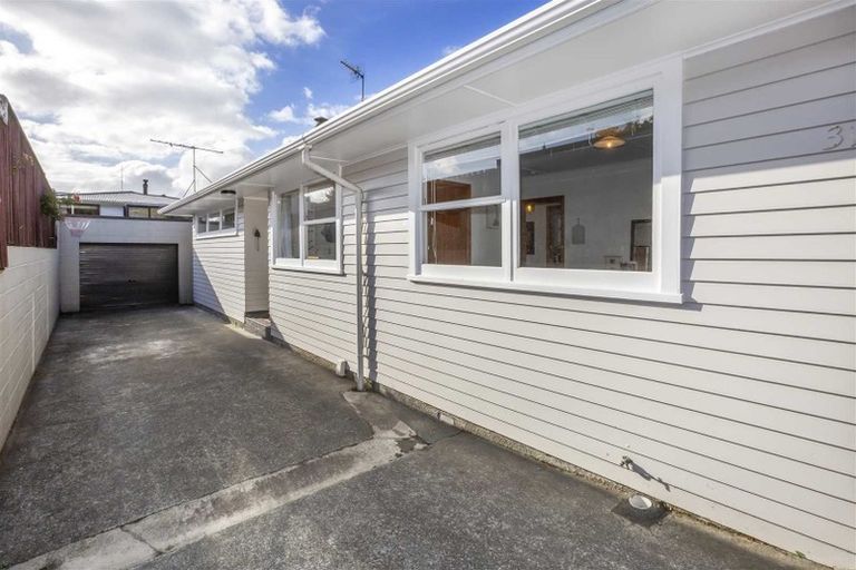 Photo of property in 31 Beazley Avenue, Paparangi, Wellington, 6037