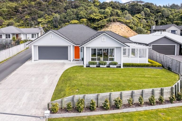 Photo of property in 35 Kurth Crescent, Silverstream, Upper Hutt, 5019