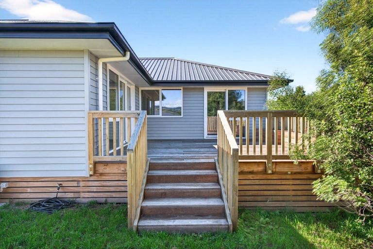 Photo of property in 3 Macrocarpa Lane, Carterton, 5713